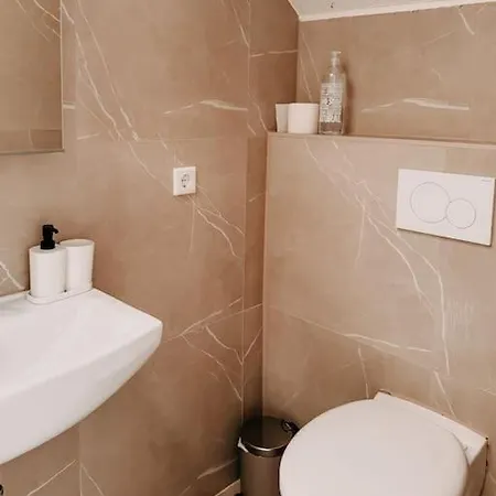 Zentral In Essen! 5 Gehminuten Vom Bahnhof ! Whdg Apartment *